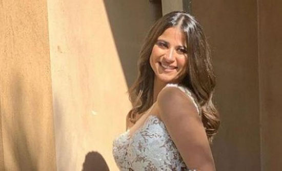 دينا داش تعلق على صورتها مع زوجها على السرير دينا داش تعلق على صورتها مع زوجها على السرير