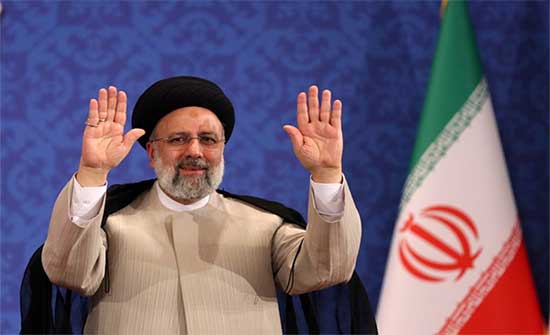 رئيسي: تطوير القدرات الدفاعية والصاروخية من الأولويات.. ولا مساومة رئيسي: تطوير القدرات الدفاعية والصاروخية من الأولويات.. ولا مساومة