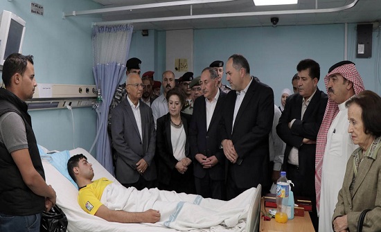 لجنة الحريات وحقوق المواطنين في الاعيان يعودون جرحى الامن العام والدرك