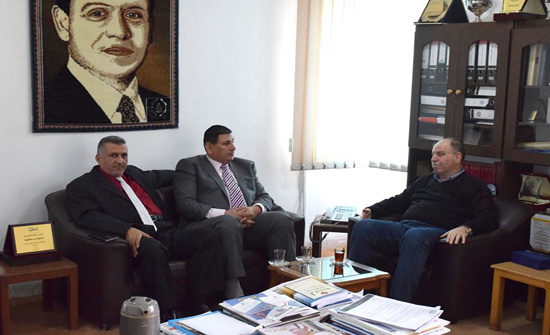 رئيس جمعية المكتبات والمعلومات الأردنية يزور جامعة إربد الأهلية