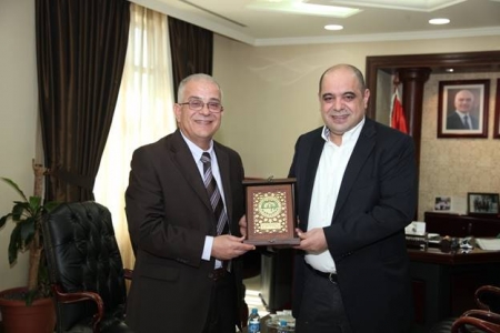عبيدات يفتتح اليوم الوظيفي الثامن في جامعة الزيتونة الأردنية