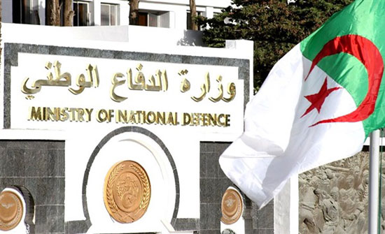"الدفاع" الجزائرية تعلن ضبط 10 صواريخ غراد قرب الحدود الجنوبية "الدفاع" الجزائرية تعلن ضبط 10 صواريخ غراد قرب الحدود الجنوبية