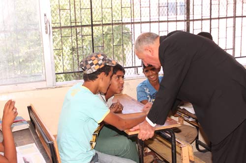 الذنيبات يتفقد قاعات الثانوية العامة في السلط