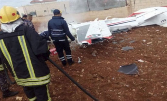بالصور: سقوط طائرة تدريب تابعة لسلاح الجو .. ونجاة الطاقم بالصور: سقوط طائرة تدريب تابعة لسلاح الجو .. ونجاة الطاقم