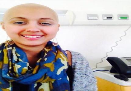 طالبة مغربية تحارب السرطان بالإبتسامة طالبة مغربية تحارب السرطان بالإبتسامة