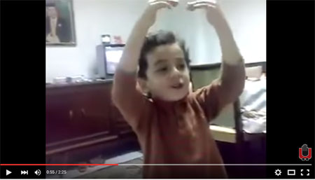 بالفيديو : طفل يصدم الجميع يروي قصة النبي إبراهيم بأسلوبه بالفيديو : طفل يصدم الجميع يروي قصة النبي إبراهيم بأسلوبه