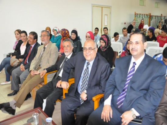 النائب الحاج يفتتح "سوق الباقيات الصالحات الخيري الأول" في جامعة الزرقاء