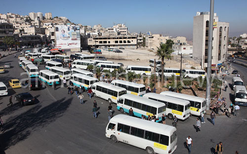 بالصور : اضراب لحافلات صويلح .. ومواطنون يشتكون
