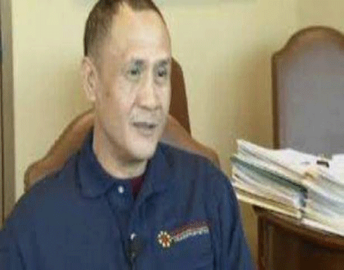 سائق تاكسي يعيد 300 ألف دولار إلى أحد ركابه