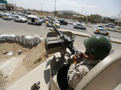 مقتل خمسة يشتبه أنهم متشددون في غارة جوية في جنوب اليمن