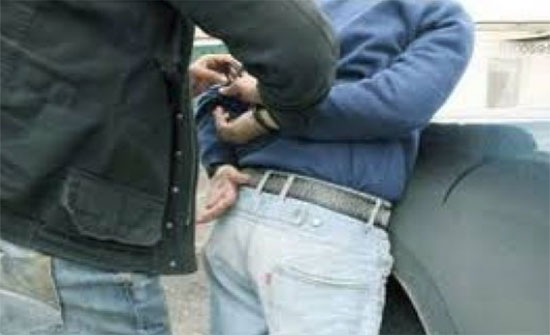القبض على 4 مطلوبين من عائلة واحدة في الكرك القبض على 4 مطلوبين من عائلة واحدة في الكرك