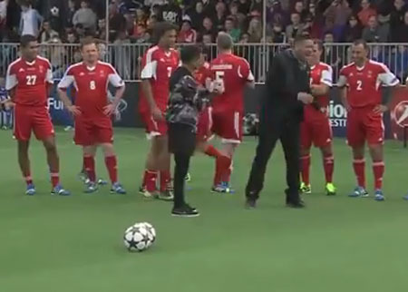 ويل سميث يسدد أسوء ضربة جزاء