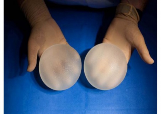 حشوات الثدي تزيد خطر الوفاة بالسرطان بنسبة 40%