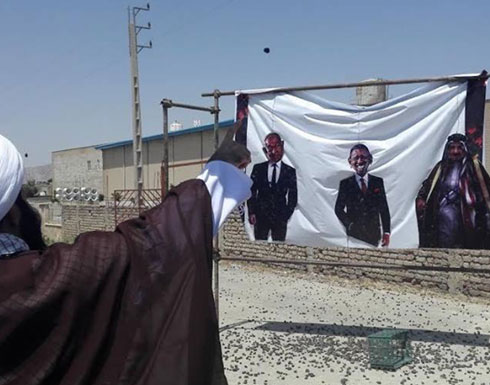 صورة : شيعة يرجمون مجسما للملك سلمان