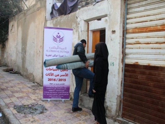 "العروة الوثقى" توزع سجاد ومدافئ على الأسر العفيفة