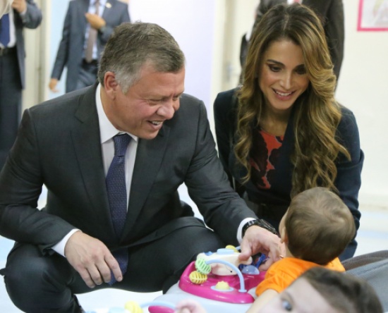 الملك والملكة يتفقدان أحوال 125 طفلا تأويهم مؤسسة الحسين الاجتماعية الملك والملكة يتفقدان أحوال 125 طفلا تأويهم مؤسسة الحسين الاجتماعية