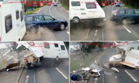 شاهد.. كارافان يتحول إلى أشلاء في حادث مروري