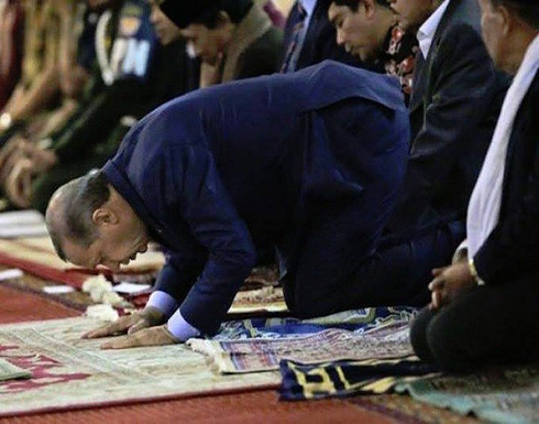 أردوغان يصاب بحالة إغماء في مسجد بإسطنبول