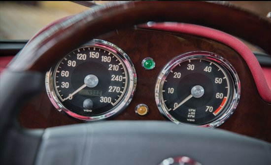 بالفيديو .. رجلان حاولا معاقبه فتاه تقود سيارة bmw فصعقتهم !!