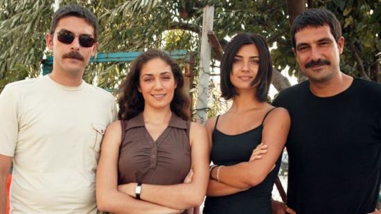 صور.. كانت طفلة في سنوات الضياع والآن أصبحت أمًا جميلة