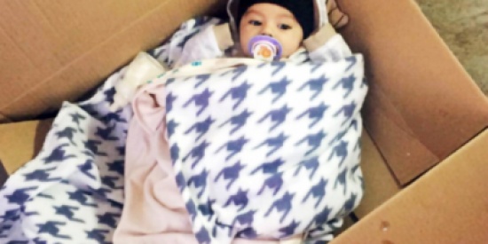 عمان : طفل لقيط في كرتونة بالمقابلين