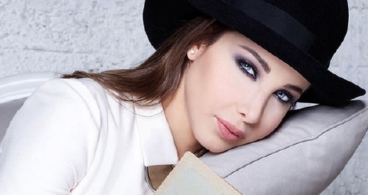 نانسي عجرم راقية وتضج أنوثة في جلسة تصويريّة جديدة