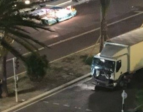 صورة : هذه هي الشاحنة التي دهست الفرنسيين ( التفاصيل )