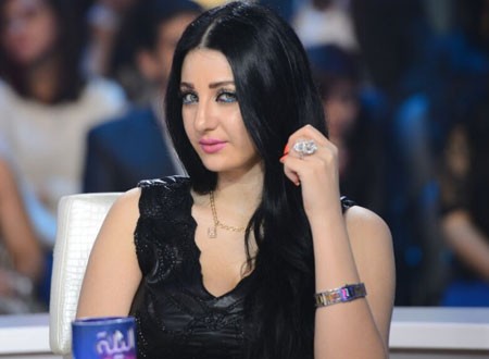 شاهد صافيناز قبل وبعد الماكياج.. صور