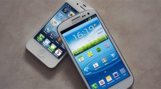 رجلان يطعنان بعضهما بسبب خلاف حول "آي فون" و"أندرويد"