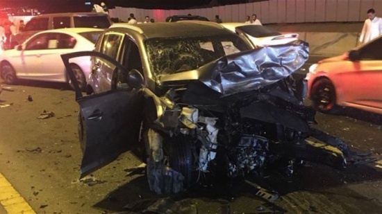 بالصور- حادث تصادم مروّع بين 6 مركبات في السعودية...