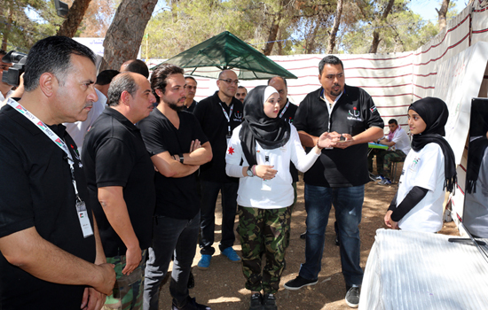 ولي العهد يطلع على التجربة الريادية الشبابية لمعسكرات الحسين للعمل والبناء