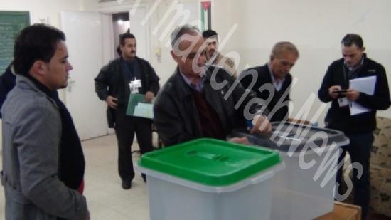 اقبال جيد على مراكز الاقتراع في الرمثا " صور "