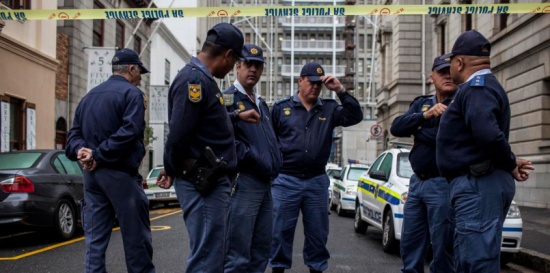 3 فتيات يستدرجن رجلًا ويتناوبن على الاعتداء عليه عدة أيام 3 فتيات يستدرجن رجلًا ويتناوبن على الاعتداء عليه عدة أيام