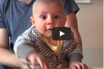 بالفيديو.. طفل يعزف بيانو على طاولة الطعام