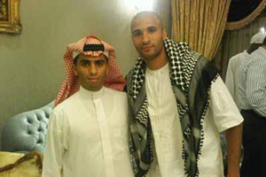 نجم فولهام الإنجليزي: الكعبة سر سعادتي.. وأتمنى إسلام والدتي