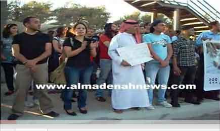 العشرات يعتصمون أمام الداخلية مطالبين بالتحقيق في إصابة جلال الأشقر ( صور وفيديو ) 
