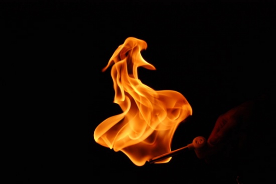 اسعاف شاب ثلاثيني اشعل النيران بجسده في عمان