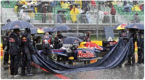 استئناف سباق كندا بعد توقفه بسبب الأمطار