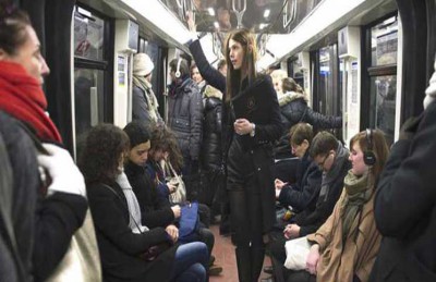 كل النساء تعرضن للتحرش بوسائل النقل في باريس