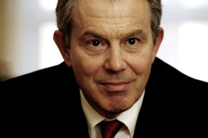 توني بلير يقرأ القرآن الكريم يوميا لتوسيع آفاق إيمانه