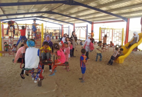 لاجئو الزعتري يستقبلون العيد بدعوات العودة لبلادهم