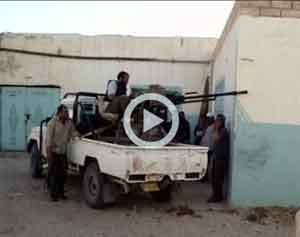 ثوار ليبيا يدخلون بلدة باتجاه طرابلس 	