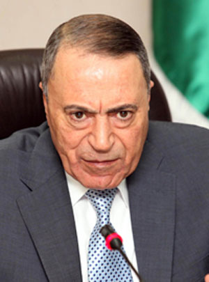 الدكتور العوايدة يقاضي رئيس الوزراء