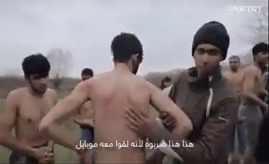 بالفيديو : الأمن اليوناني يعتدي بالضرب على طالبي لجوء ويجردهم من ملابسهم