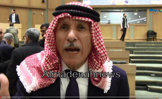 العرموطي يسأل الرزاز عن اللباس العسكري للمدنيين العرموطي يسأل الرزاز عن اللباس العسكري للمدنيين