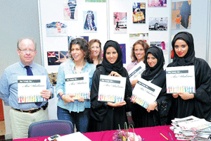 عارضات أزياء إماراتيات يخفين وجوههن حفاظًا على خصوصياتهن