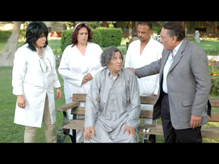 عادل امام يتكفل بعلاج صديق عمره سعيد صالح!