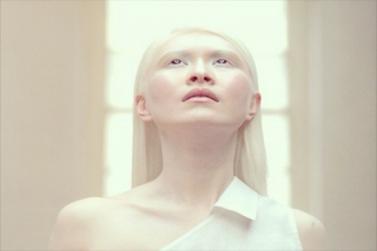 بالصور: 8 أشخاص يمتلكون لون بشرة غريب وفريد من نوعه