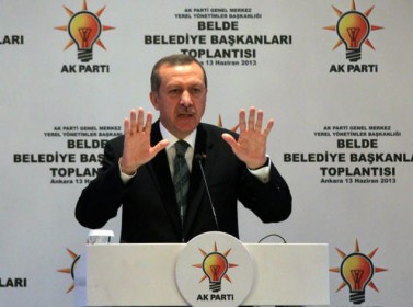 أردوغان يعد بتعليق العمل بالمشروع المثير للاحتجاجات أردوغان يعد بتعليق العمل بالمشروع المثير للاحتجاجات