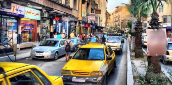طلب منه أن يخفض صوته في الشارع .. فقتله بطعنة سكين في رقبته طلب منه أن يخفض صوته في الشارع .. فقتله بطعنة سكين في رقبته